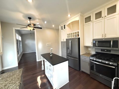 Tiny photo for 4 Greenbrier Court, Lake In The Hills, IL 60156 (MLS # 12457586)