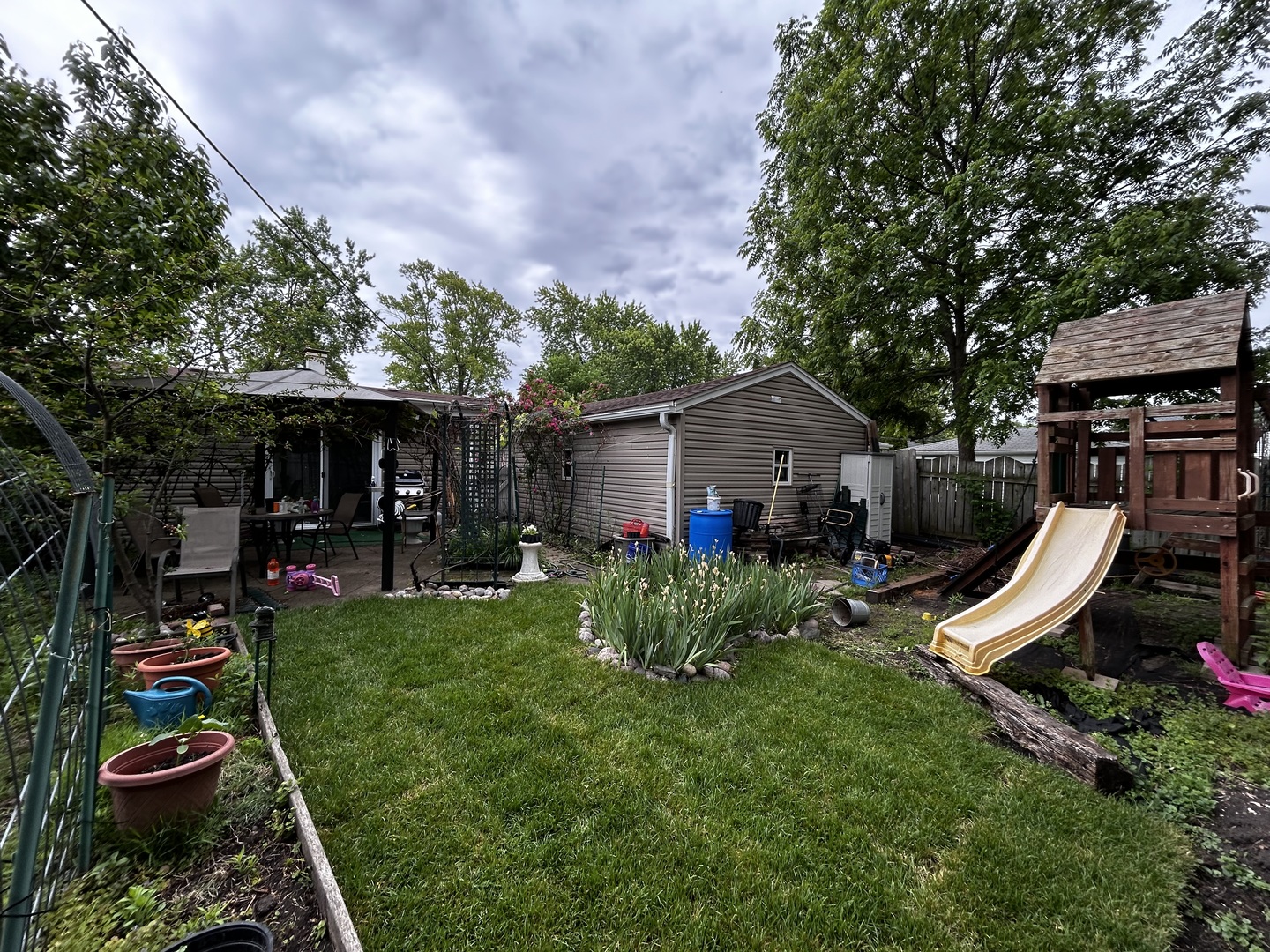 324 N EMERALD Avenue