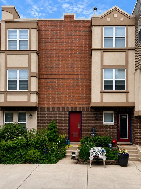 Photo of 2011 W Chase Avenue #2, Chicago, IL 60645 (MLS # 12722383)