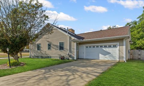 Tiny photo for 2402 Walden Woods Court, Mahomet, IL 61853 (MLS # 12488199)