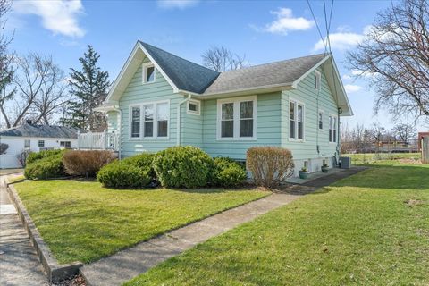 140 S Oriole Trail Crystal Lake IL 60014