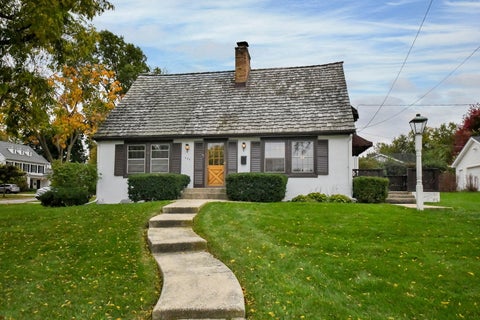 Tiny photo for 426 E Prairie Avenue, Wheaton, IL 60187 (MLS # 12790737)