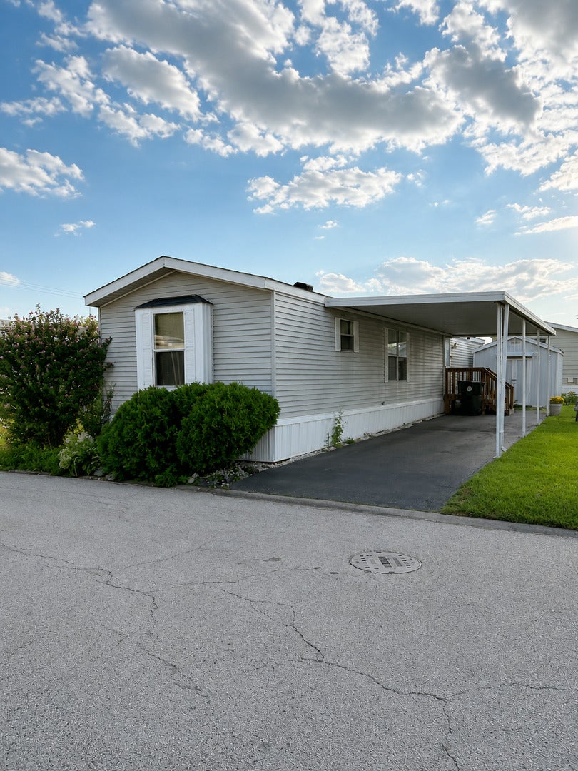 27W370 Geneva Road 124