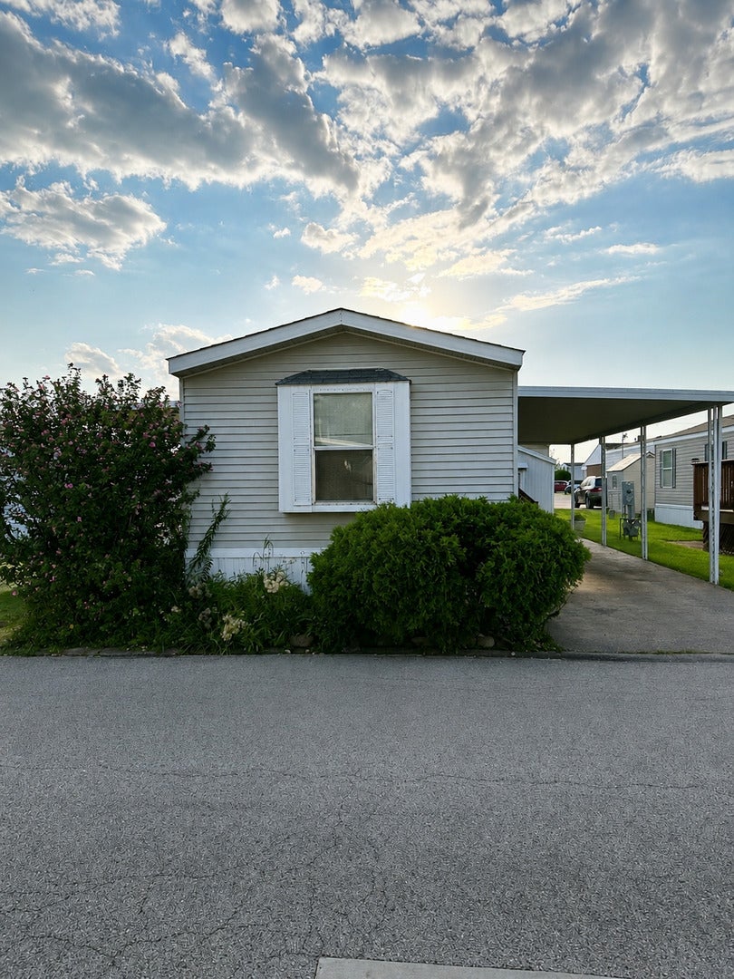 27W370 Geneva Road 124