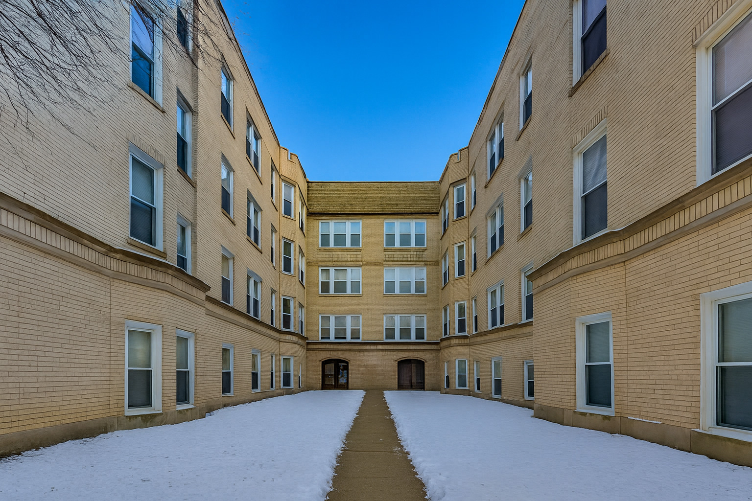 6321 N Artesian Avenue 3W