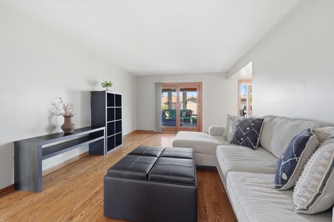 Tiny photo for 400 Banbury Avenue, Elk Grove Village, IL 60007 (MLS # 12628015)