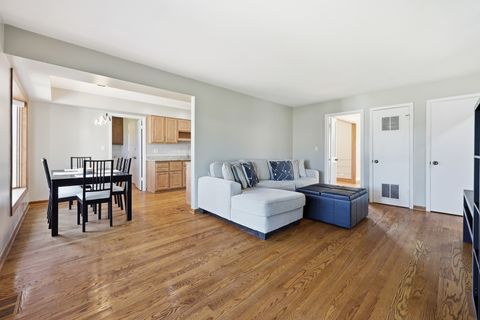 Tiny photo for 400 Banbury Avenue, Elk Grove Village, IL 60007 (MLS # 12628015)