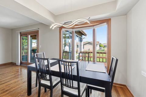 Tiny photo for 400 Banbury Avenue, Elk Grove Village, IL 60007 (MLS # 12628015)