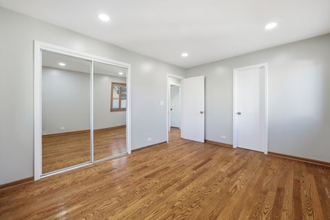 Tiny photo for 400 Banbury Avenue, Elk Grove Village, IL 60007 (MLS # 12628015)