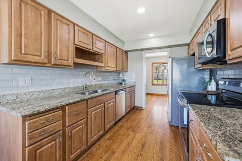 Tiny photo for 400 Banbury Avenue, Elk Grove Village, IL 60007 (MLS # 12628015)