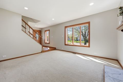 Tiny photo for 400 Banbury Avenue, Elk Grove Village, IL 60007 (MLS # 12628015)