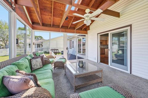 Tiny photo for 400 Banbury Avenue, Elk Grove Village, IL 60007 (MLS # 12628015)