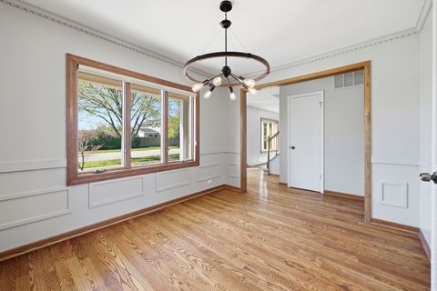 Tiny photo for 400 Banbury Avenue, Elk Grove Village, IL 60007 (MLS # 12628015)