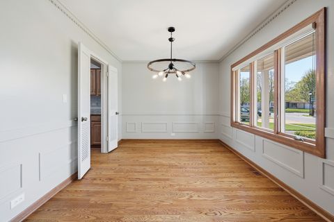 Tiny photo for 400 Banbury Avenue, Elk Grove Village, IL 60007 (MLS # 12628015)