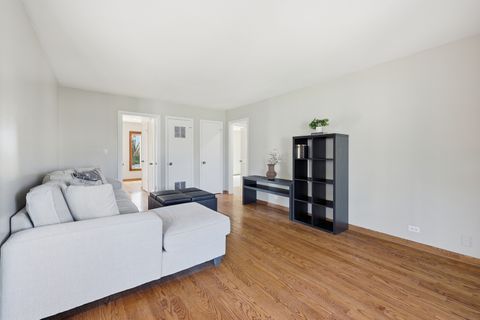 Tiny photo for 400 Banbury Avenue, Elk Grove Village, IL 60007 (MLS # 12628015)