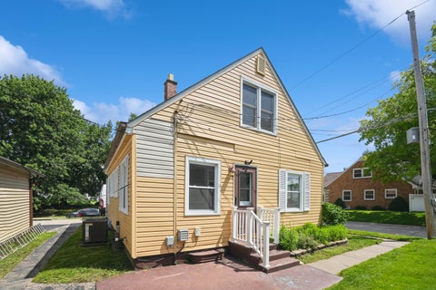Tiny photo for 1128 28th Street, Bettendorf, IA 52722 (MLS # 12693022)