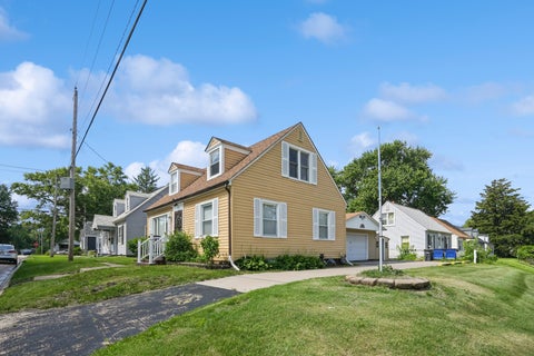 Tiny photo for 1128 28th Street, Bettendorf, IA 52722 (MLS # 12693022)