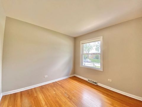 Tiny photo for 55 E Craig Drive, Chicago Heights, IL 60411 (MLS # 12553330)