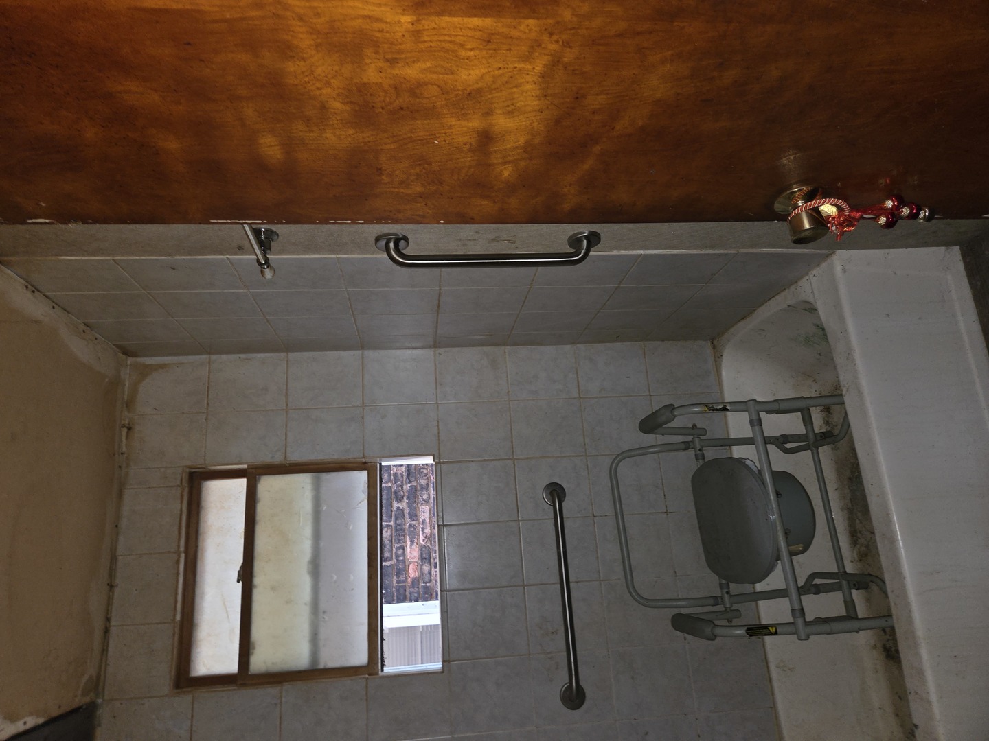 8414 S BUFFALO Avenue