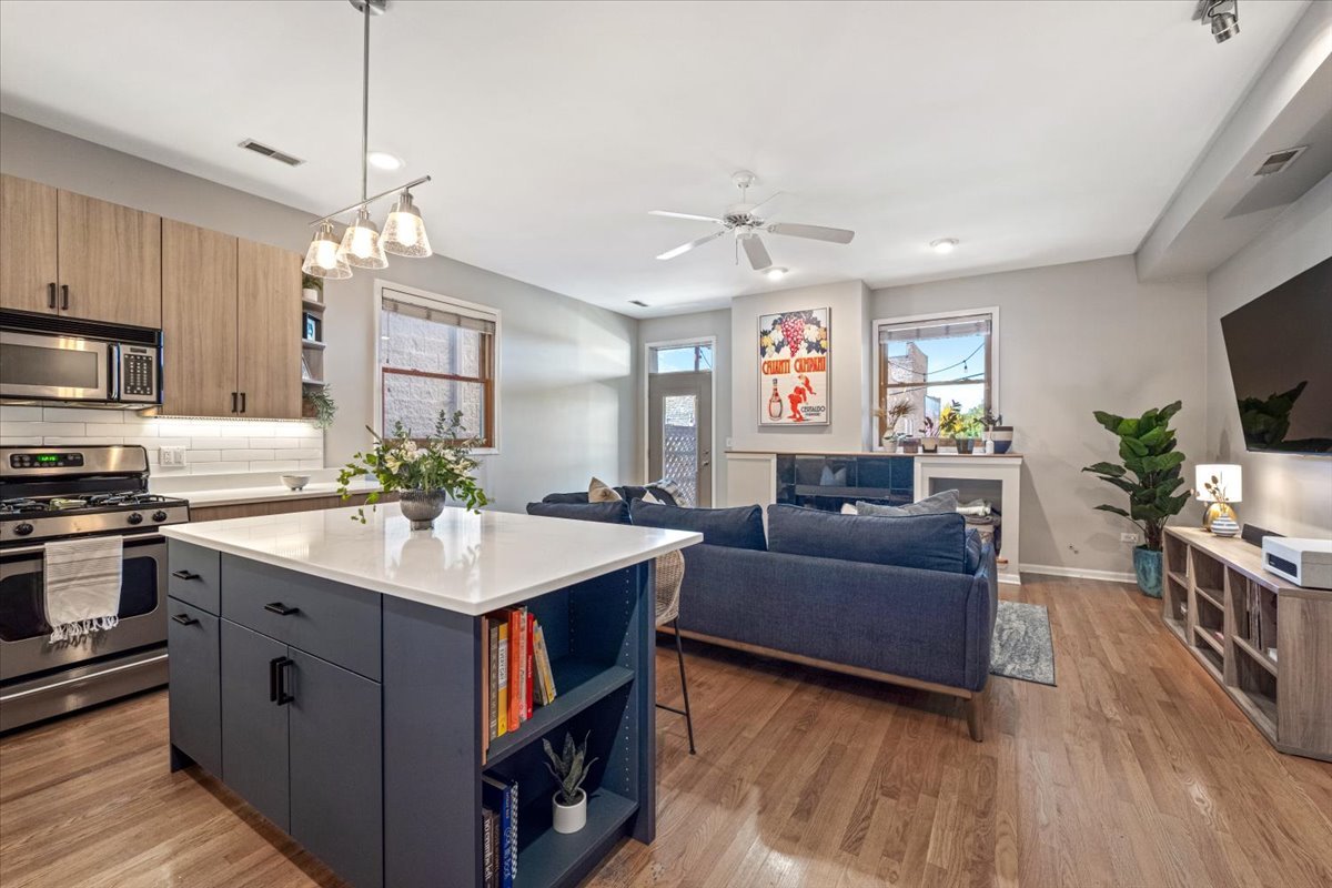 1536 N BOSWORTH Avenue 2S