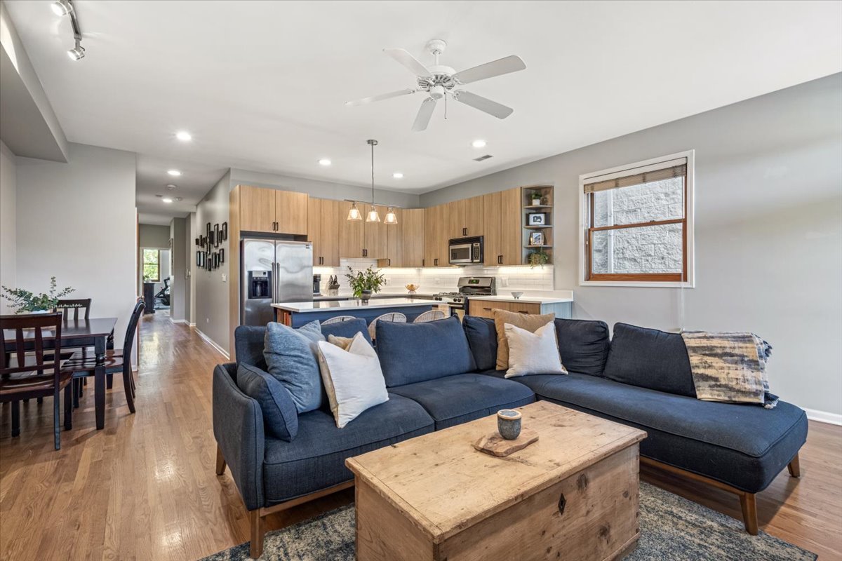 1536 N BOSWORTH Avenue 2S