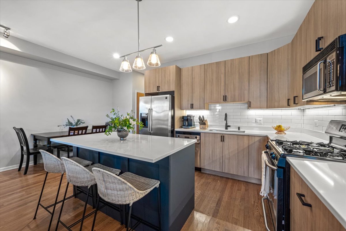 1536 N BOSWORTH Avenue 2S