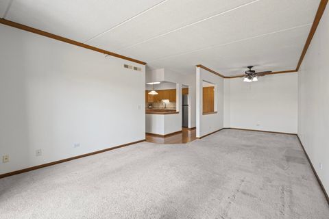 Tiny photo for 201 N Vail Avenue #305, Arlington Heights, IL 60004 (MLS # 12495847)