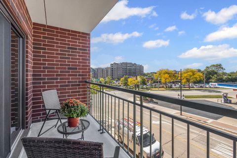 Tiny photo for 201 N Vail Avenue #305, Arlington Heights, IL 60004 (MLS # 12495847)