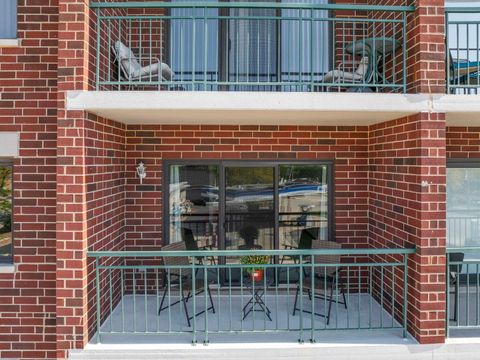 Tiny photo for 201 N Vail Avenue #305, Arlington Heights, IL 60004 (MLS # 12495847)