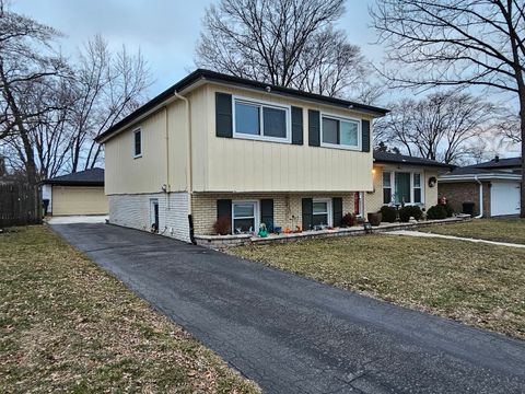 Tiny photo for 17140 Evans Drive, South Holland, IL 60473 (MLS # 12574511)