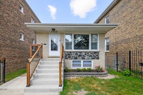 Tiny photo for 4008 S Albany Avenue, Chicago, IL 60632 (MLS # 12719372)
