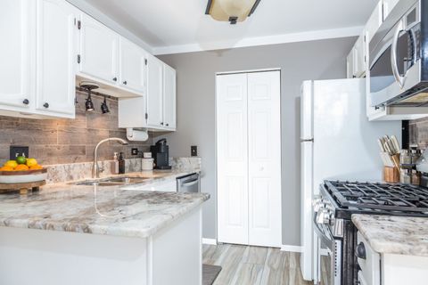Tiny photo for 699 GREENFIELD Court #B2, Bartlett, IL 60103 (MLS # 12470085)