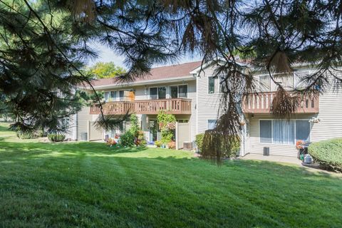 Tiny photo for 699 GREENFIELD Court #B2, Bartlett, IL 60103 (MLS # 12470085)