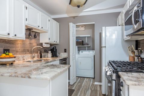Tiny photo for 699 GREENFIELD Court #B2, Bartlett, IL 60103 (MLS # 12470085)