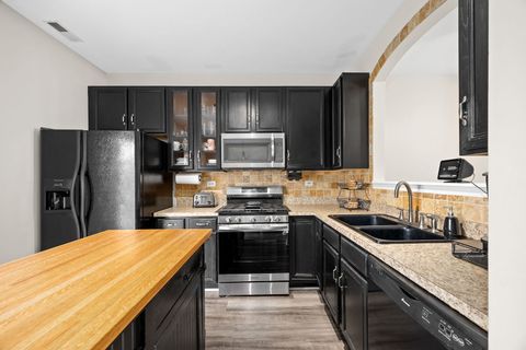 Tiny photo for 1658 N Fieldstone Drive, Shorewood, IL 60404 (MLS # 12521496)