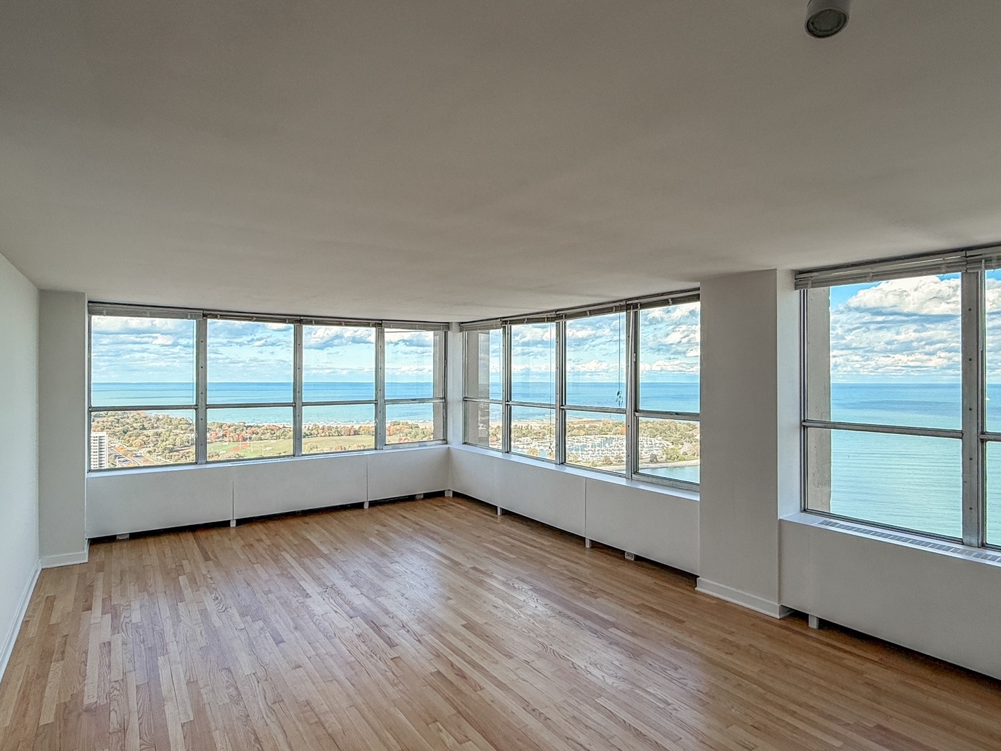 655 W IRVING PARK Road 4702