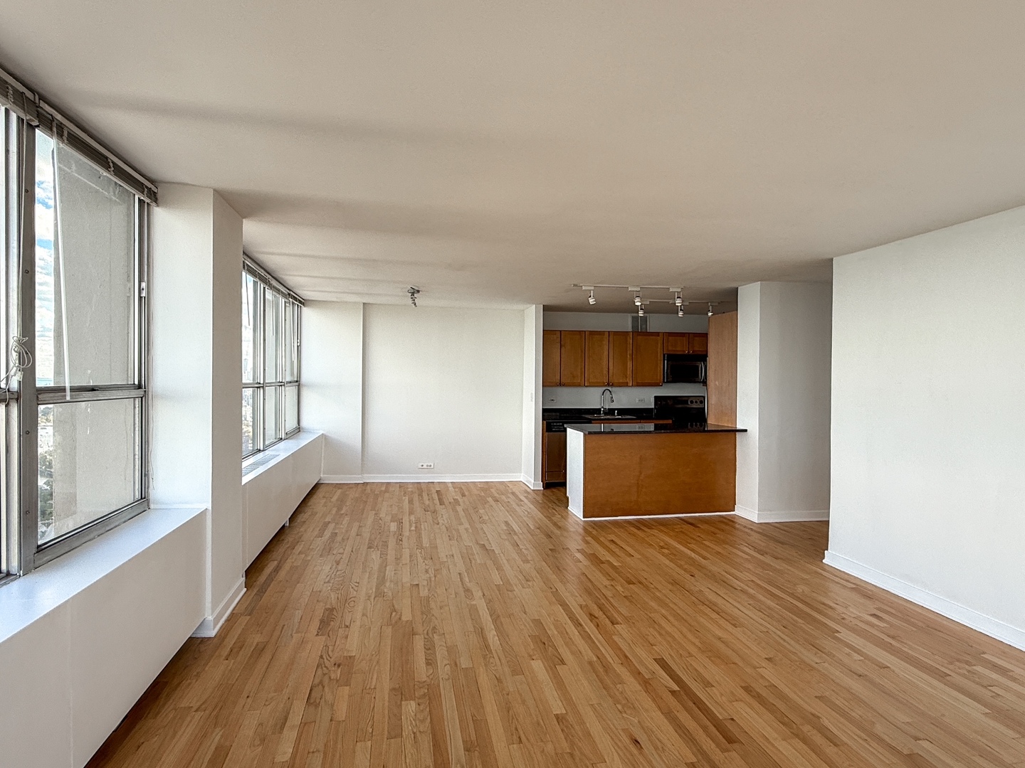 655 W IRVING PARK Road 4702
