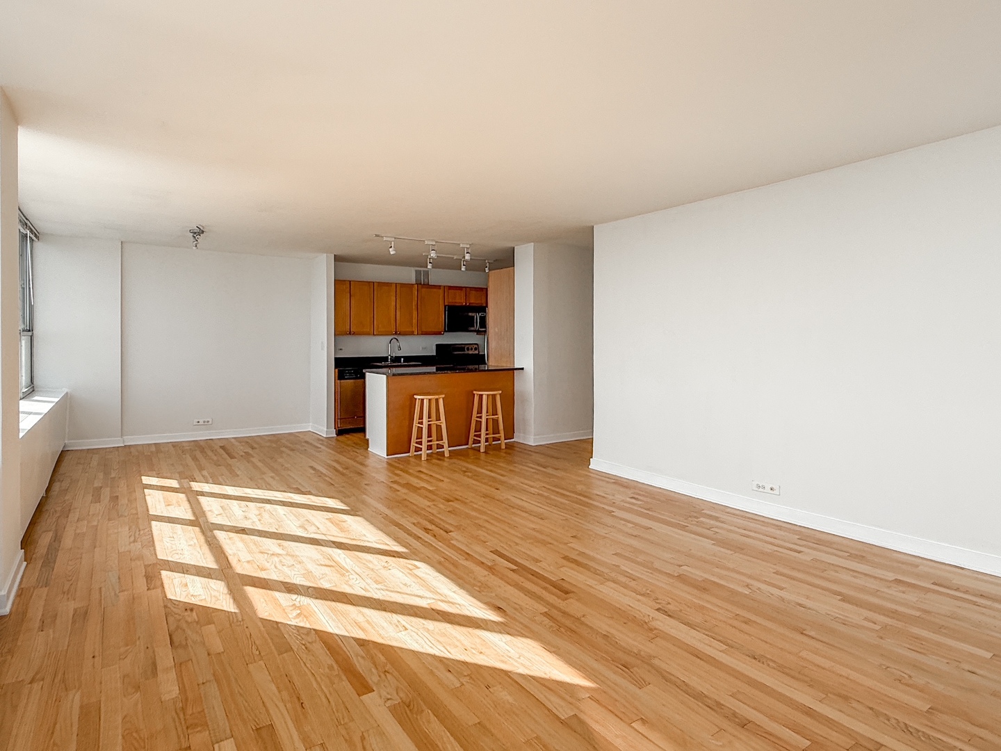 655 W IRVING PARK Road 4702