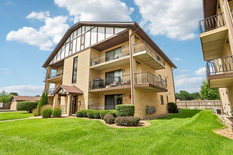 Photo of 17940 Royal Oak Court #3W, Tinley Park, IL 60477 (MLS # 12751146)