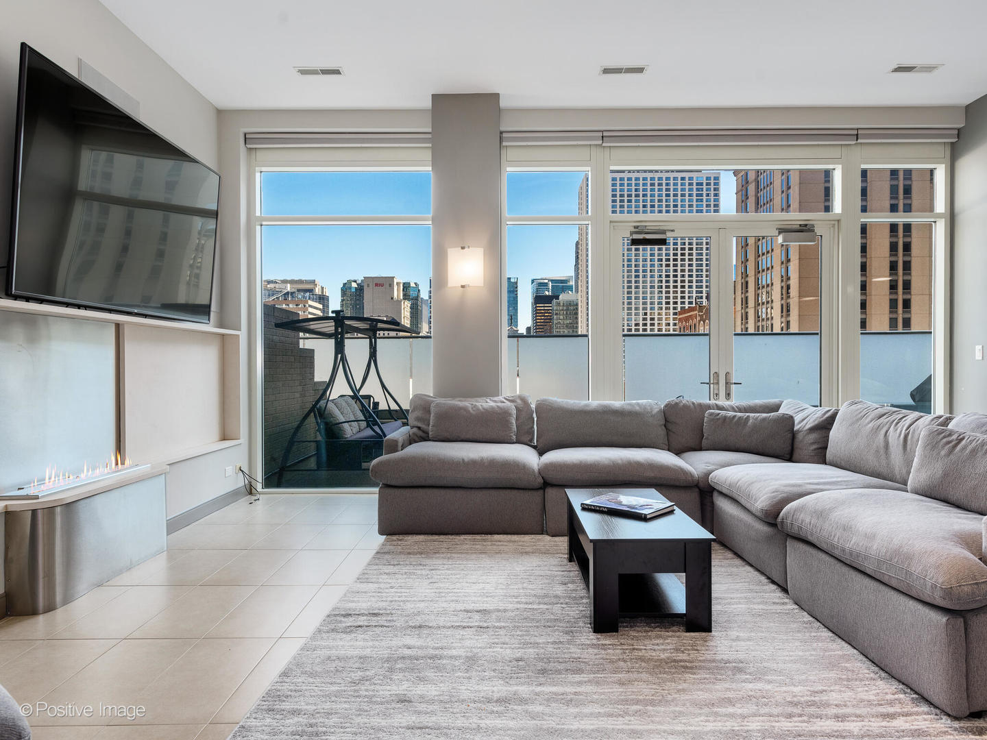 33 W Ontario Street TH5