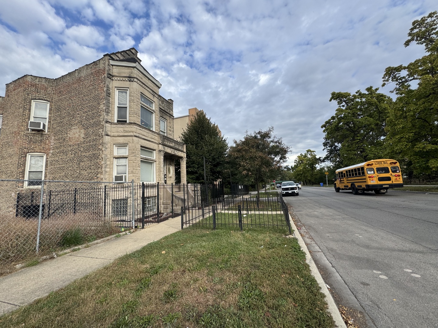 338 N Hamlin Avenue