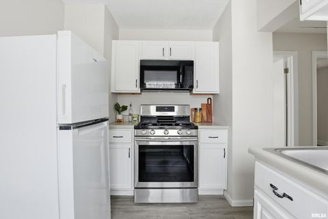 Tiny photo for 2639 WHITEWOOD Avenue, Davenport, IA 52802 (MLS # QC4270022)