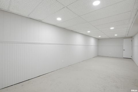 Tiny photo for 2639 WHITEWOOD Avenue, Davenport, IA 52802 (MLS # QC4270022)