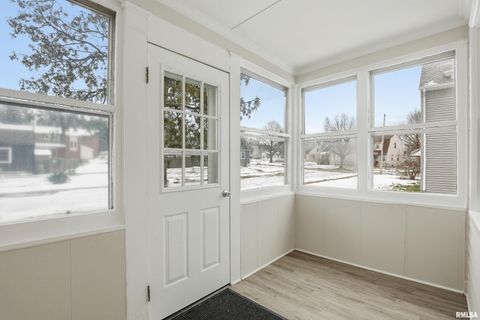 Tiny photo for 2639 WHITEWOOD Avenue, Davenport, IA 52802 (MLS # QC4270022)