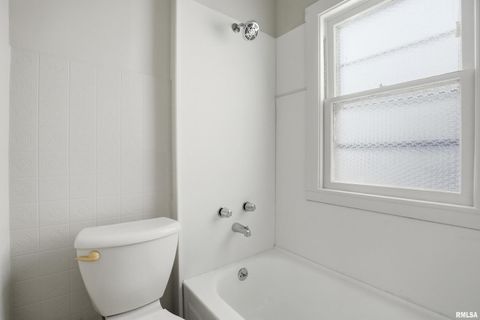 Tiny photo for 2639 WHITEWOOD Avenue, Davenport, IA 52802 (MLS # QC4270022)