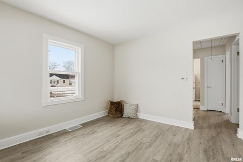 Tiny photo for 2639 WHITEWOOD Avenue, Davenport, IA 52802 (MLS # QC4270022)