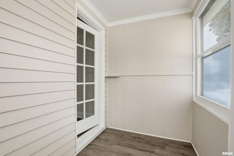 Tiny photo for 2639 WHITEWOOD Avenue, Davenport, IA 52802 (MLS # QC4270022)