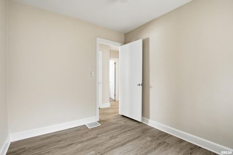 Tiny photo for 2639 WHITEWOOD Avenue, Davenport, IA 52802 (MLS # QC4270022)