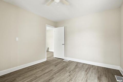 Tiny photo for 2639 WHITEWOOD Avenue, Davenport, IA 52802 (MLS # QC4270022)