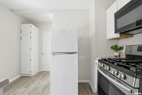 Tiny photo for 2639 WHITEWOOD Avenue, Davenport, IA 52802 (MLS # QC4270022)